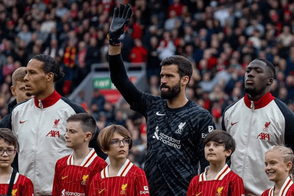 20万周薪引爆顶薪争夺！科纳特续约僵局，利物浦防线要塌？