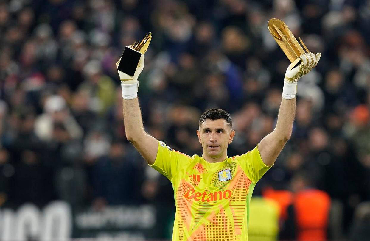 曼联与维拉接近达成大马丁与桑乔的交易协议,关窗前有望完成!